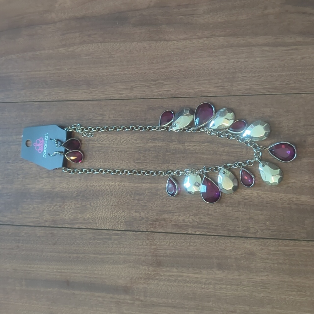 Paparazzi Necklace and Earring set